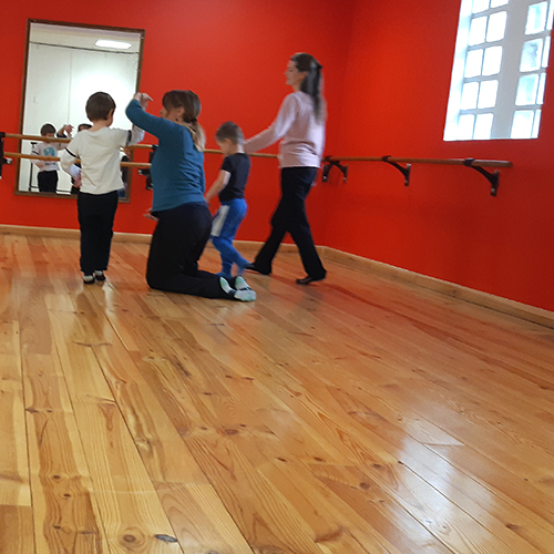 Dessine-moi une danse
Ateliers artistiques parent-enfants